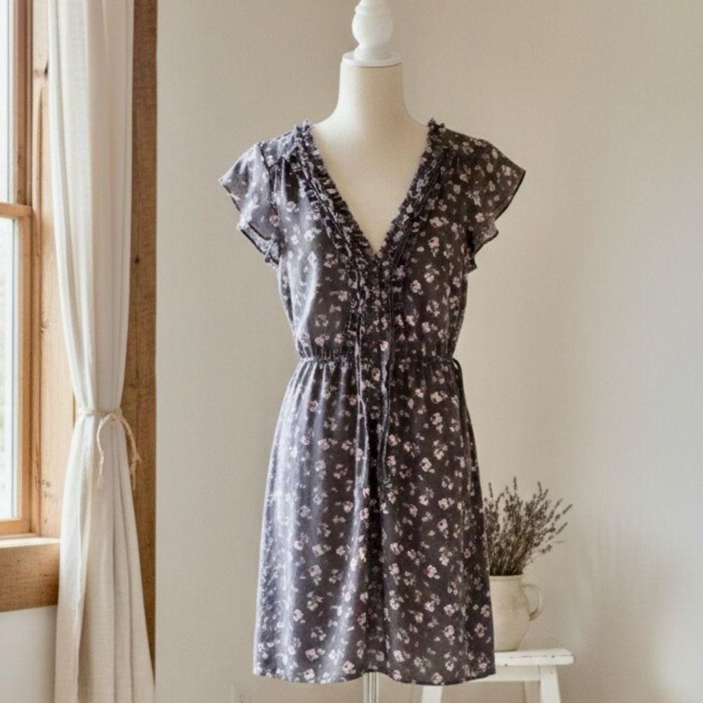 American Eagle Outfitters| Grey, Pink & White Floral Mini Dress w/ Ruffles Sz S